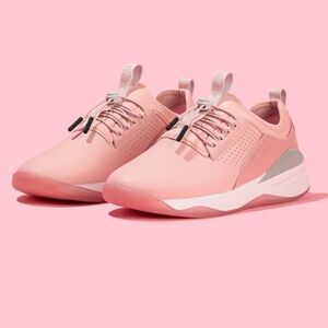 Women’s clove shoes size 8, pink in color